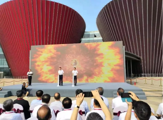 科技与文化融合碰撞：猎户星空智能服务机器人“小童”落地山西青铜博物馆（2）