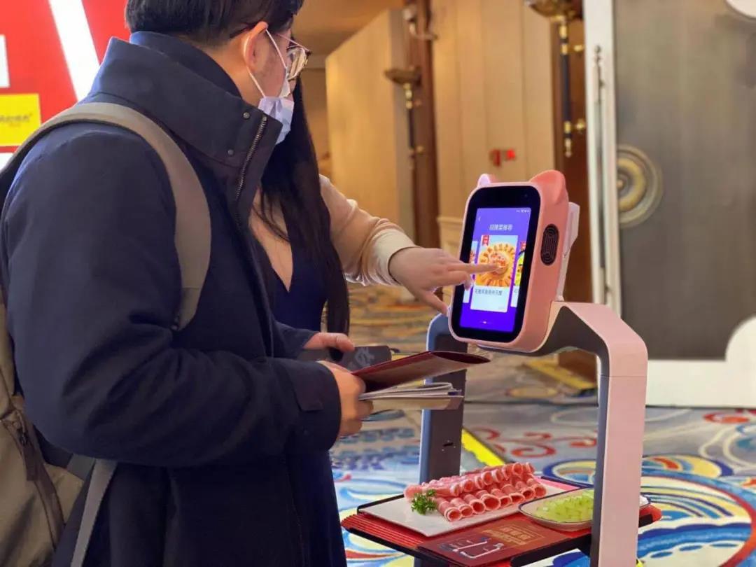 备受认可，猎户星空携智慧餐饮解决方案亮相第六届中国餐饮创新大会
