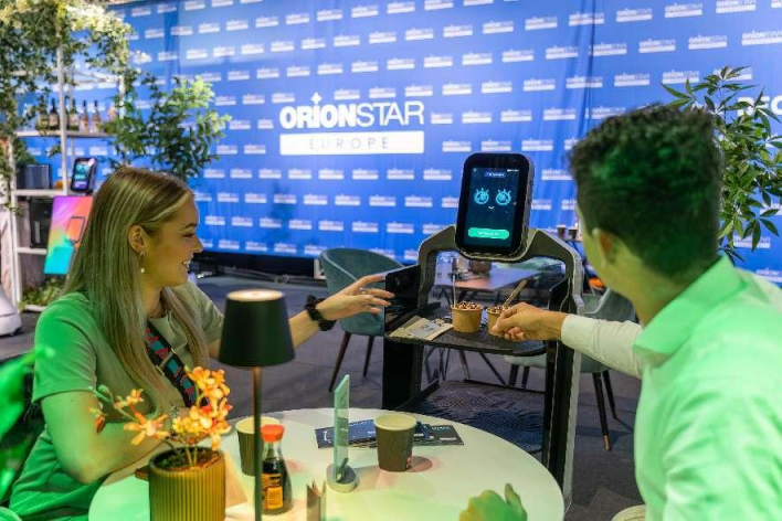猎户星空机器人亮相荷兰国际酒店餐饮展