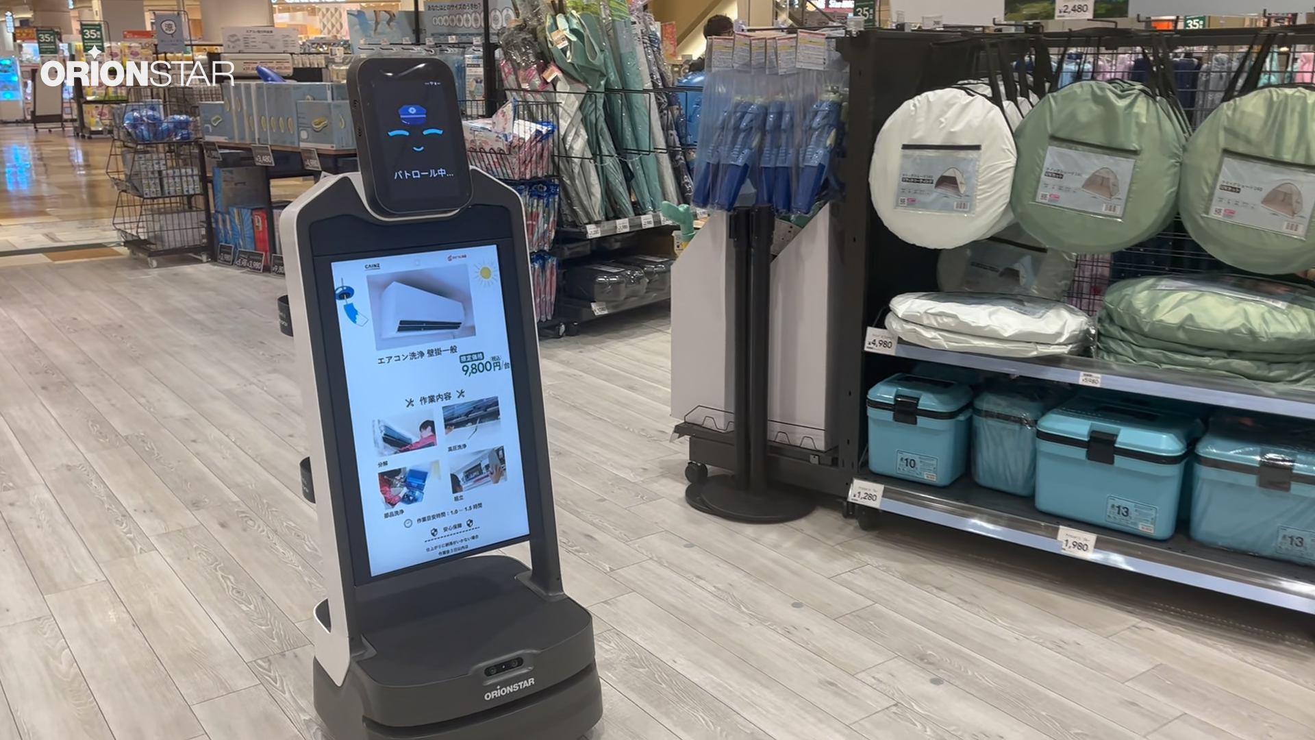 マーケティングロボットLuckiBot Plusが日本市場上陸一ヶ月、実証実験とともに製品スペック強化を行い