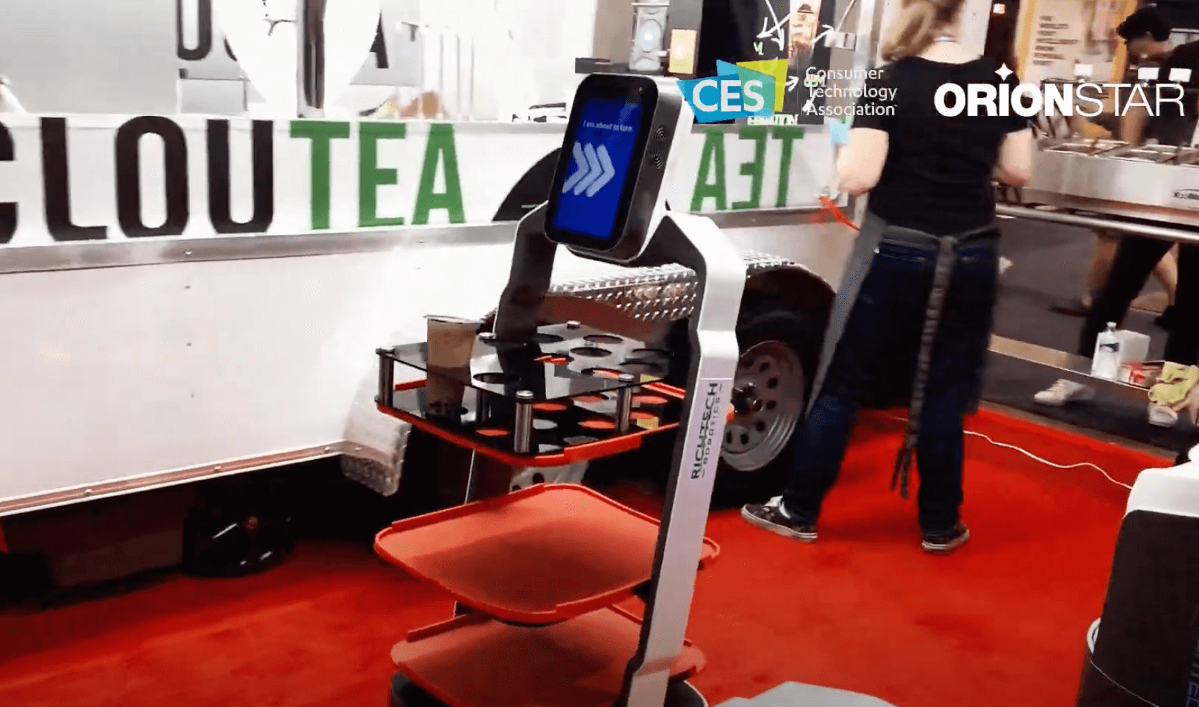 KI-Liefer-Roboter LuckiBot auf der CES 2023