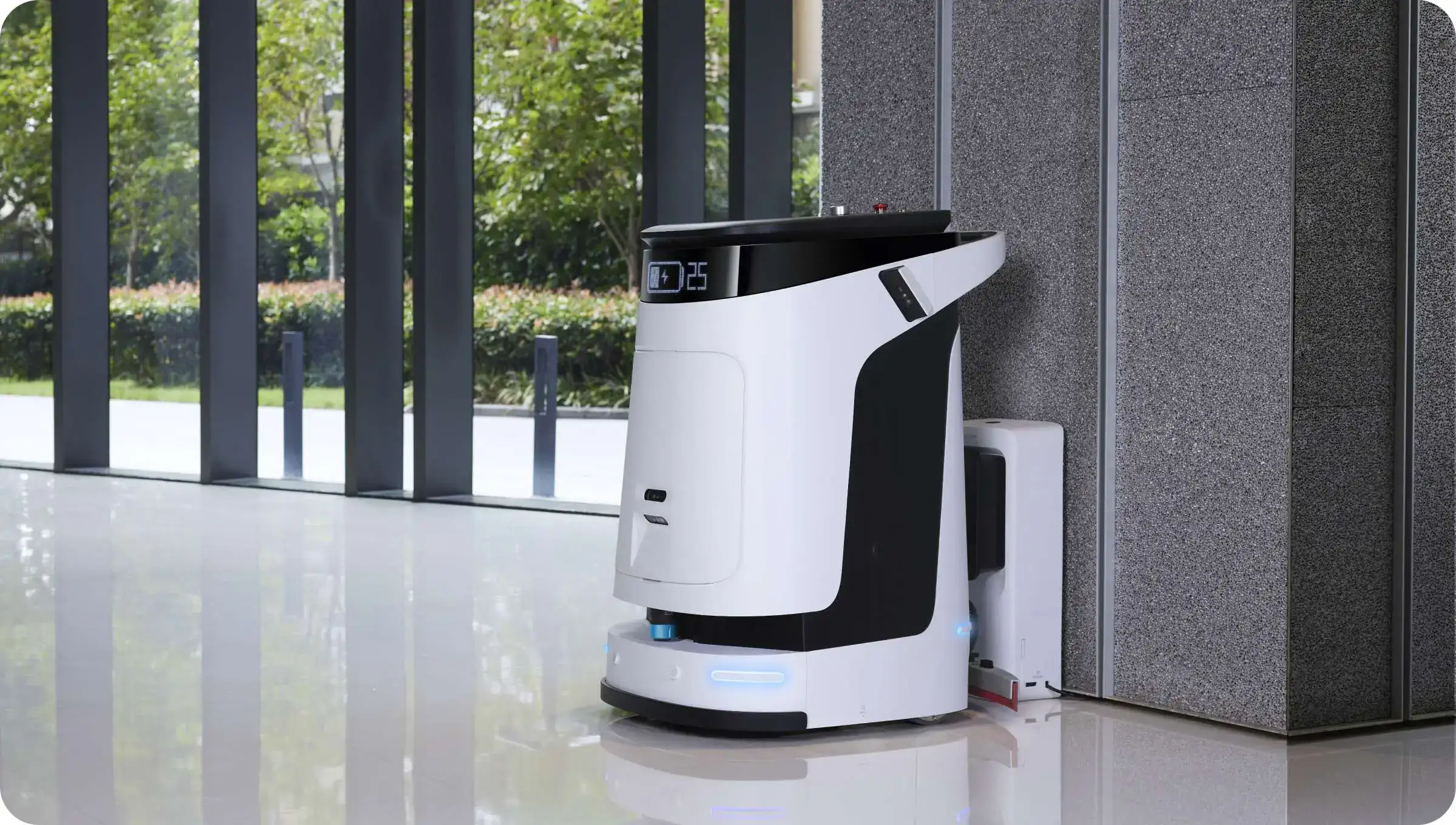 CleaniBot M1:コンパクト設計でオフィス清掃を最適化する自律走行ロボット