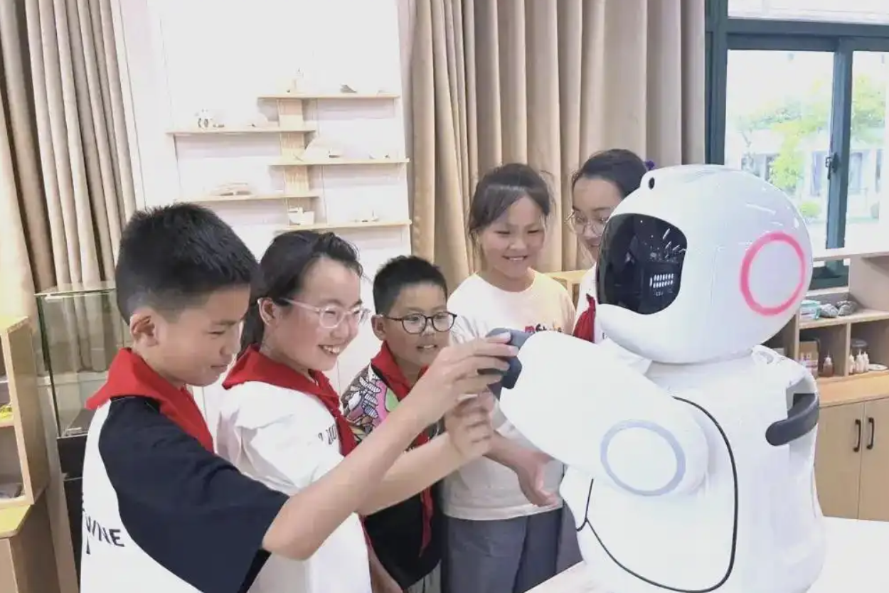 从“一句话办事”到AI统一服务台：猎户星空豹小秘如何重塑校园迎宾接待模式