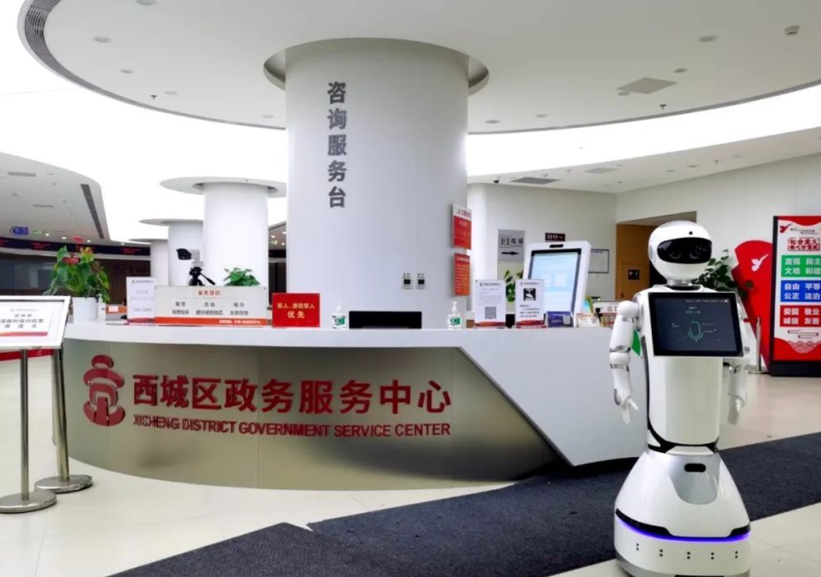 支持自动回充的前台机器人哪家好?从续航、稳定到持续服务看选型关键