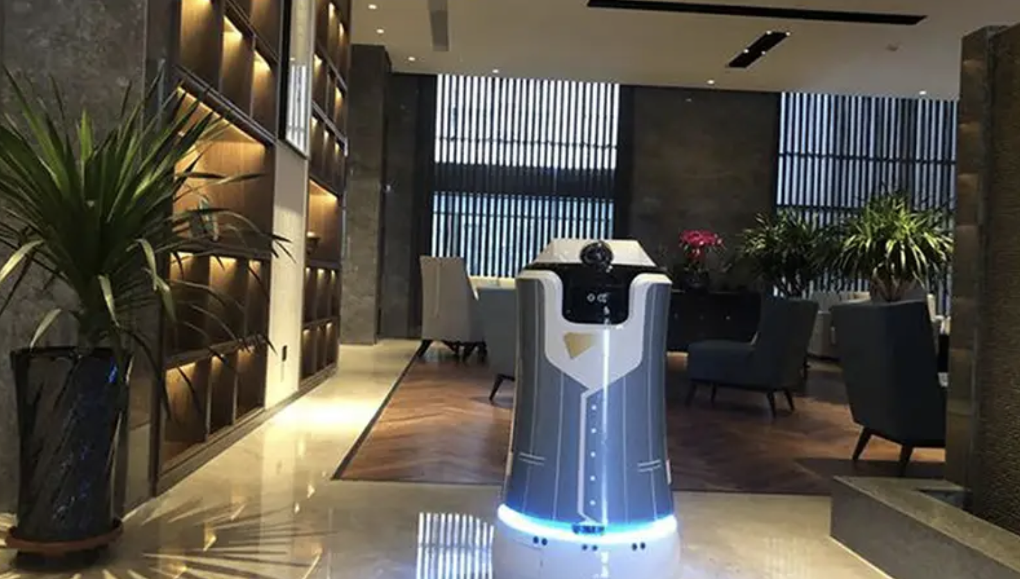 接待机器人走进大堂与前台：猎户星空豹小秘的场景化落地观察