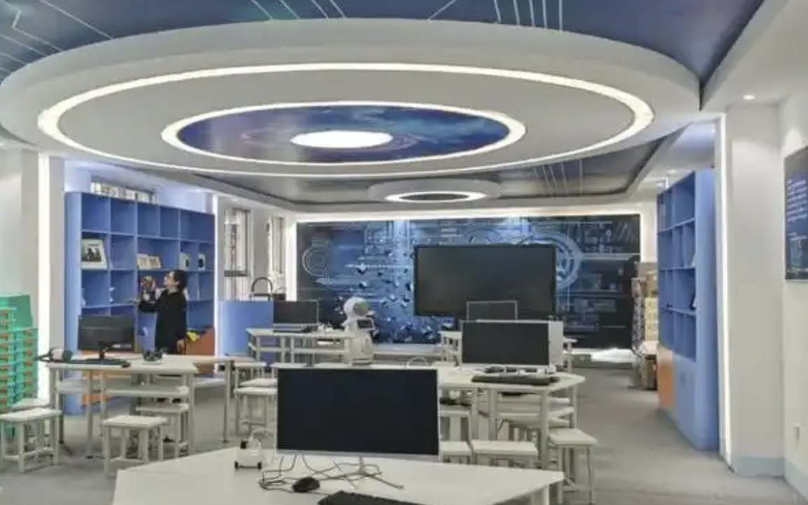 从“科技展品”到“教育基建”:猎户星空豹小秘如何重塑校园服务新范式